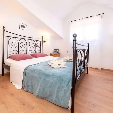 Mediterranean Korina